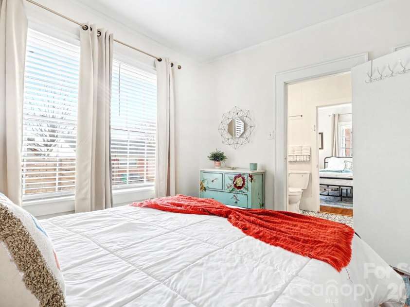 335 Torrence Street, Charlotte, NC 28204.  MLS# CAR4356149, YatesRealty ID 4710. 