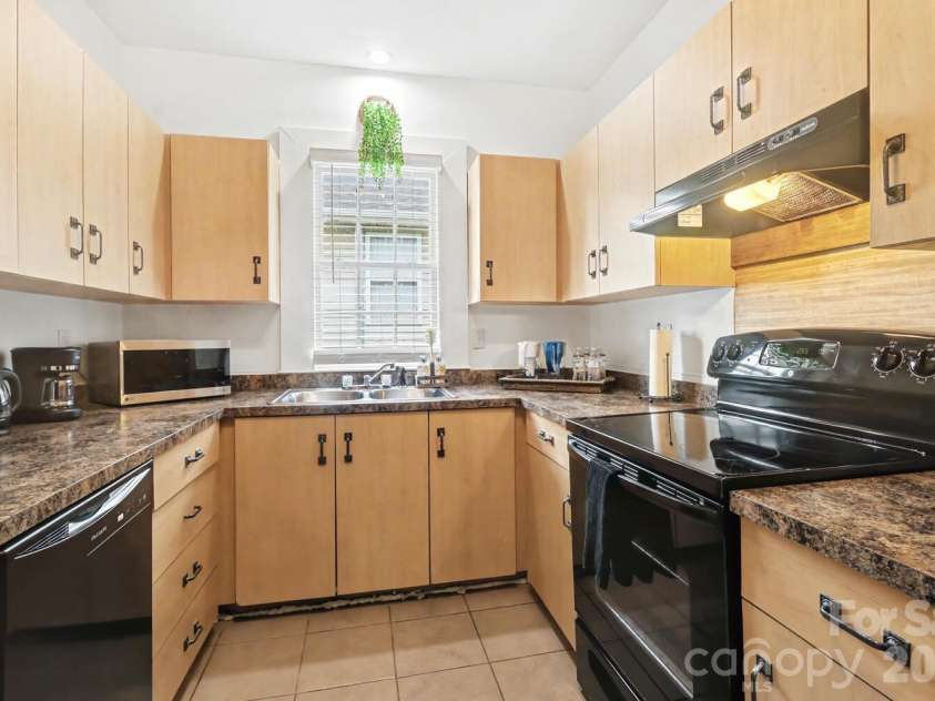 335 Torrence Street, Charlotte, NC 28204.  MLS# CAR4356149, YatesRealty ID 4710. 