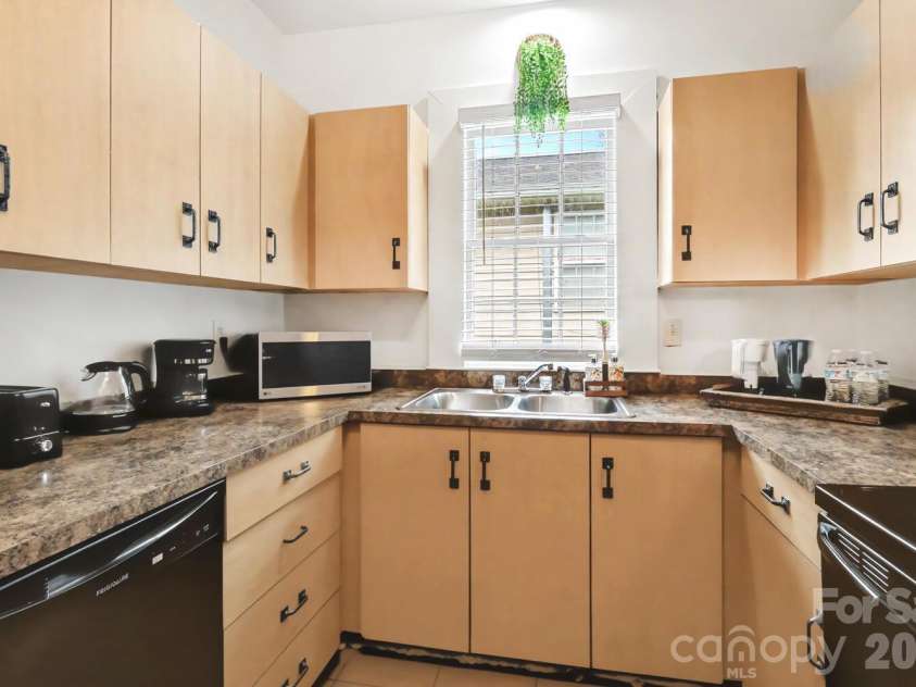 335 Torrence Street, Charlotte, NC 28204.  MLS# CAR4356149, YatesRealty ID 4710. 