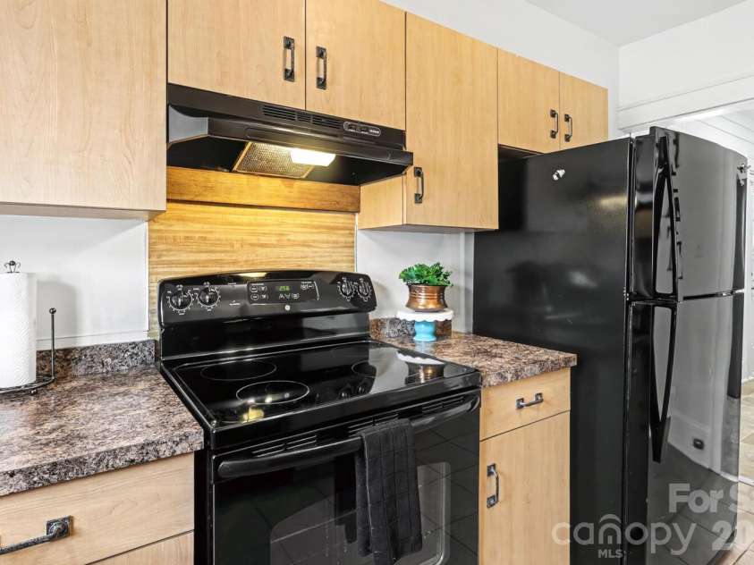 335 Torrence Street, Charlotte, NC 28204.  MLS# CAR4356149, YatesRealty ID 4710. 