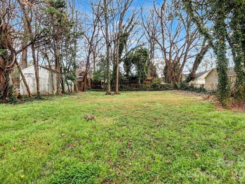 335 Torrence Street, Charlotte, NC 28204.  MLS# CAR4356149, YatesRealty ID 4710. 