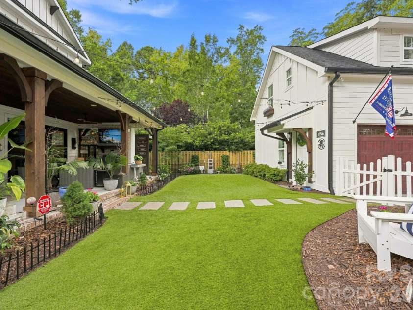 3135 Ford Road, Charlotte, NC 28205.  MLS# CAR4417962, YatesRealty ID 47100. 