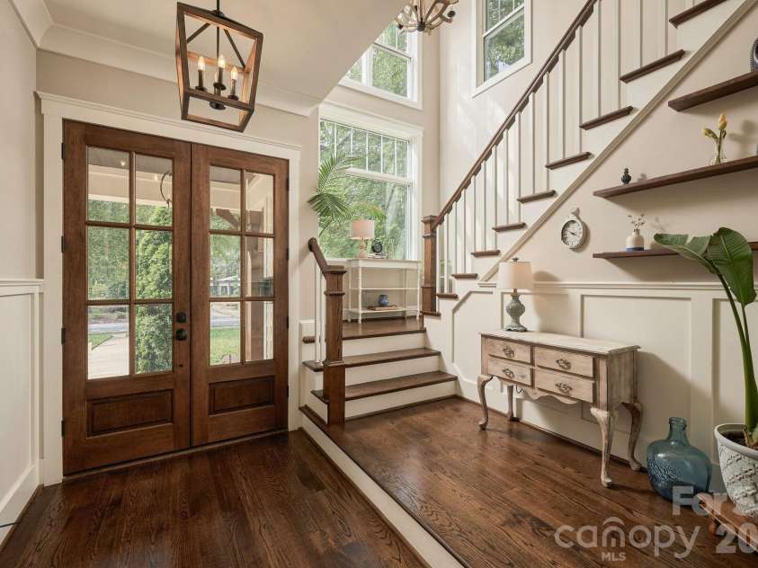 3135 Ford Road, Charlotte, NC 28205.  MLS# CAR4417962, YatesRealty ID 47100. Entry