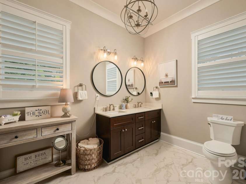 3135 Ford Road, Charlotte, NC 28205.  MLS# CAR4417962, YatesRealty ID 47100. First floor bathroom 4