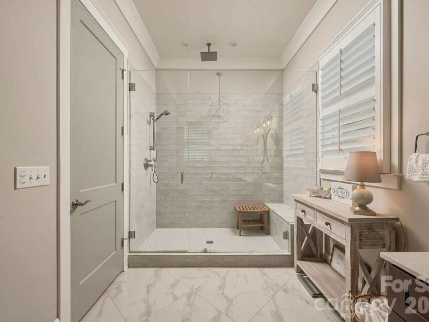 3135 Ford Road, Charlotte, NC 28205.  MLS# CAR4417962, YatesRealty ID 47100. First floor bathroom 4