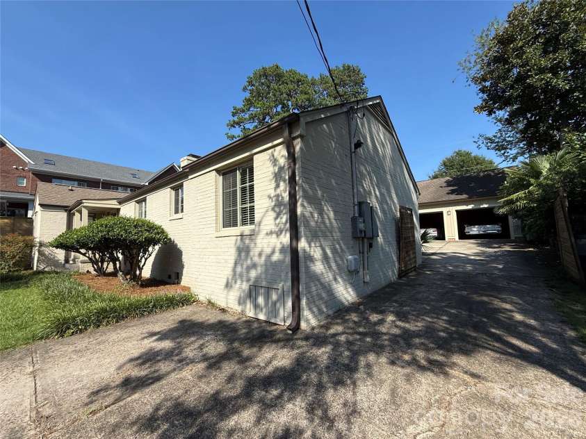 2218 Norcross Place, Charlotte, NC 28205.  MLS# CAR4417982, YatesRealty ID 47103. 