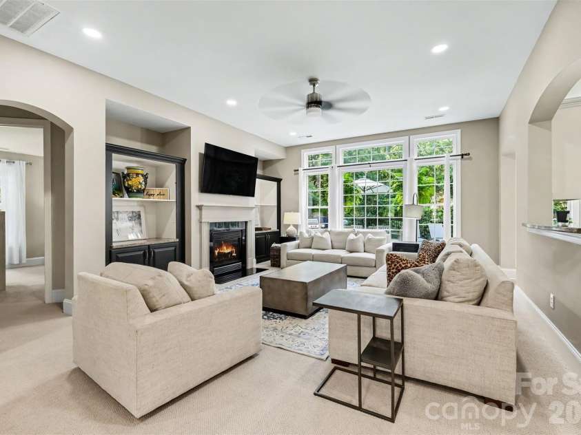 11242 Wheat Ridge Road, Charlotte, NC 28277.  MLS# CAR4416116, YatesRealty ID 47105. Elegeant Living Room