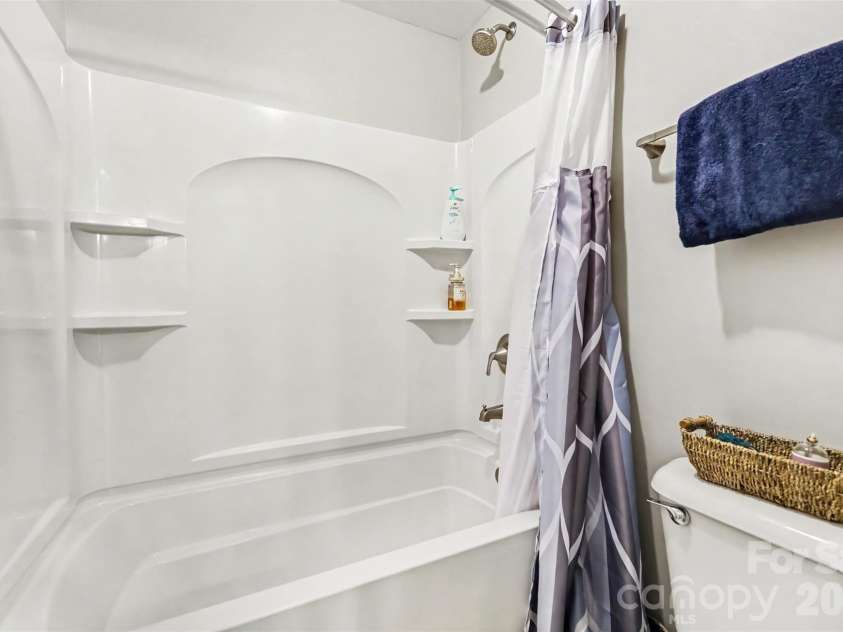 11242 Wheat Ridge Road, Charlotte, NC 28277.  MLS# CAR4416116, YatesRealty ID 47105. Jack and Jill Bathroom