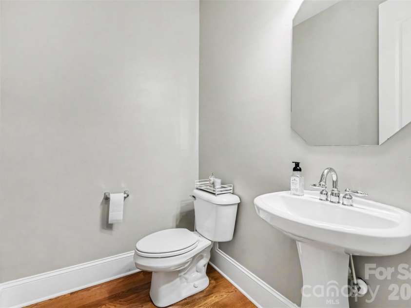 11242 Wheat Ridge Road, Charlotte, NC 28277.  MLS# CAR4416116, YatesRealty ID 47105. Powder Room on Main Level