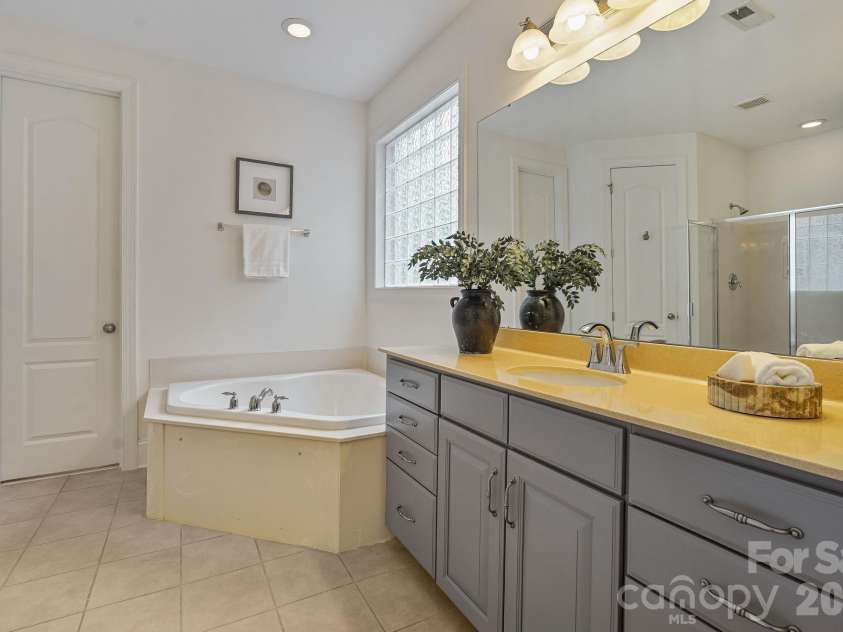 11242 Wheat Ridge Road, Charlotte, NC 28277.  MLS# CAR4428463, YatesRealty ID 47105. 