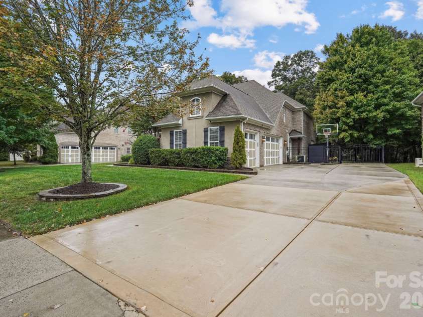 11242 Wheat Ridge Road, Charlotte, NC 28277.  MLS# CAR4428463, YatesRealty ID 47105. 