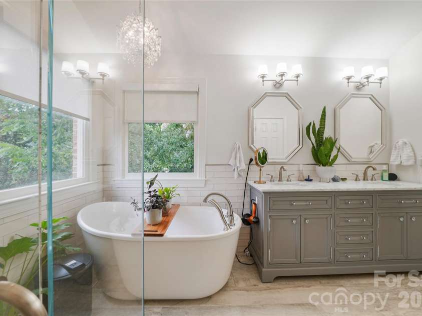 16002 Prestwoods Lane, Huntersville, NC 28078.  MLS# CAR4396744, YatesRealty ID 47106. Primary Bath