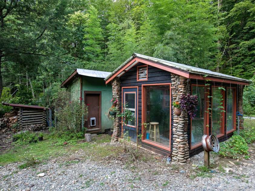 87 Old Chimney Lane, Cedar Mountain, NC 28718.  MLS# CAR4412723, YatesRealty ID 47107. 