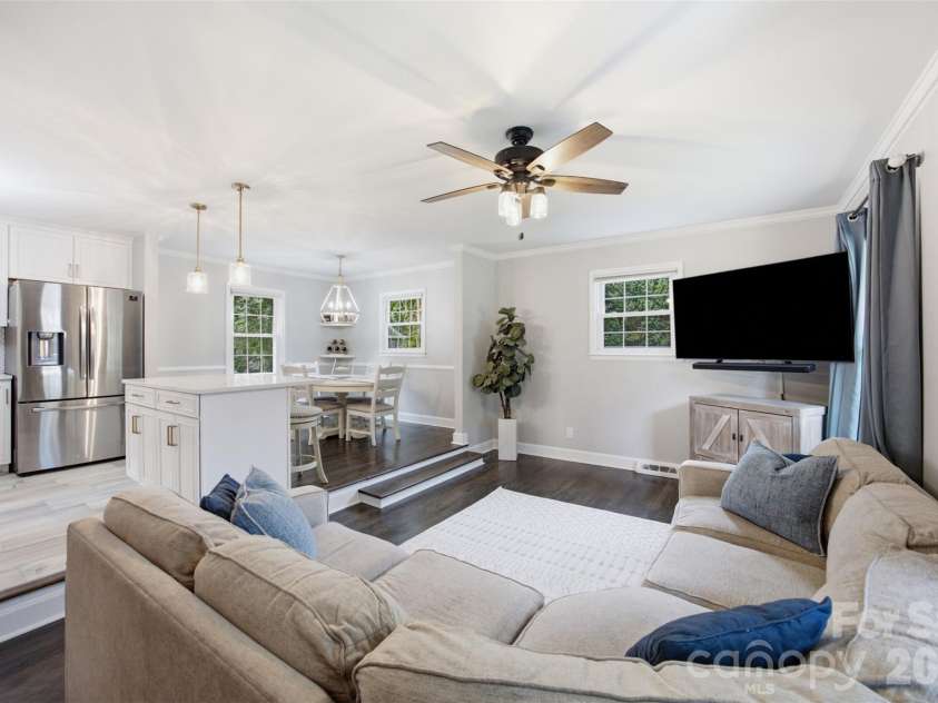 1724 Delchester Drive, Charlotte, NC 28210.  MLS# CAR4418788, YatesRealty ID 47110. 
