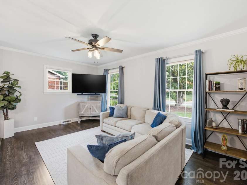 1724 Delchester Drive, Charlotte, NC 28210.  MLS# CAR4418788, YatesRealty ID 47110. 