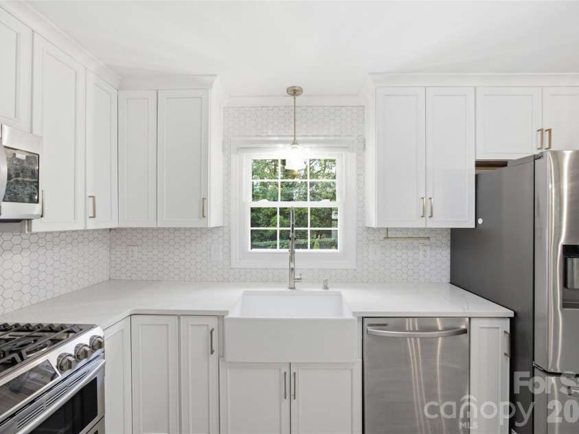 1724 Delchester Drive, Charlotte, NC 28210.  MLS# CAR4418788, YatesRealty ID 47110. 