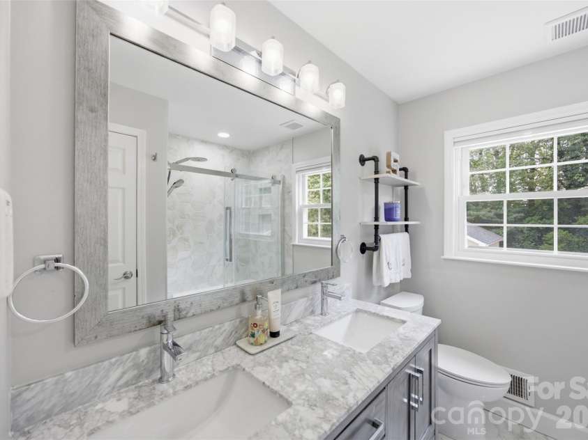 1724 Delchester Drive, Charlotte, NC 28210.  MLS# CAR4418788, YatesRealty ID 47110. 