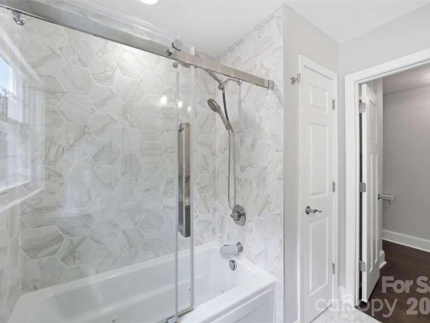 1724 Delchester Drive, Charlotte, NC 28210.  MLS# CAR4418788, YatesRealty ID 47110. 