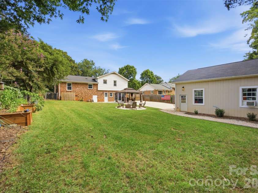 1724 Delchester Drive, Charlotte, NC 28210.  MLS# CAR4418788, YatesRealty ID 47110. 