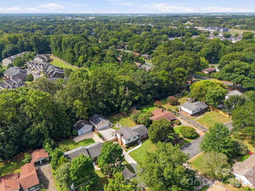 1724 Delchester Drive, Charlotte, NC 28210.  MLS# CAR4418788, YatesRealty ID 47110. 