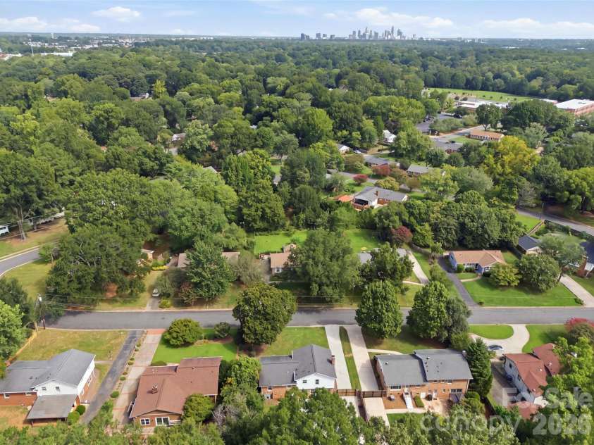 1724 Delchester Drive, Charlotte, NC 28210.  MLS# CAR4418788, YatesRealty ID 47110. 