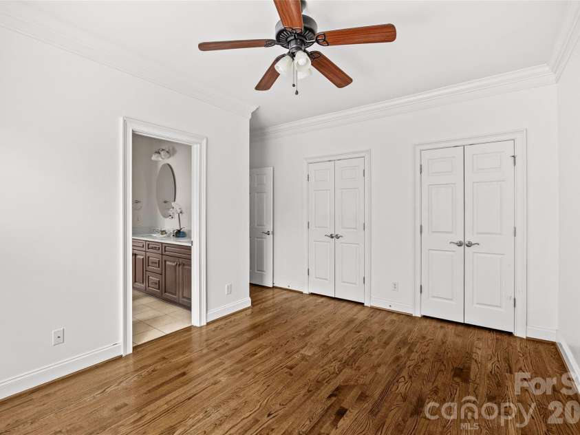 2141 Chatham Avenue, Charlotte, NC 28205.  MLS# CAR4400550, YatesRealty ID 47111. 2nd Floor Jack and Jill Bedroom
