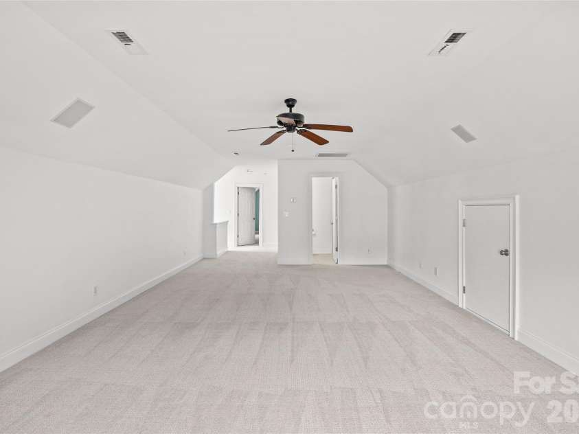 2141 Chatham Avenue, Charlotte, NC 28205.  MLS# CAR4400550, YatesRealty ID 47111. 3rd Floor Den