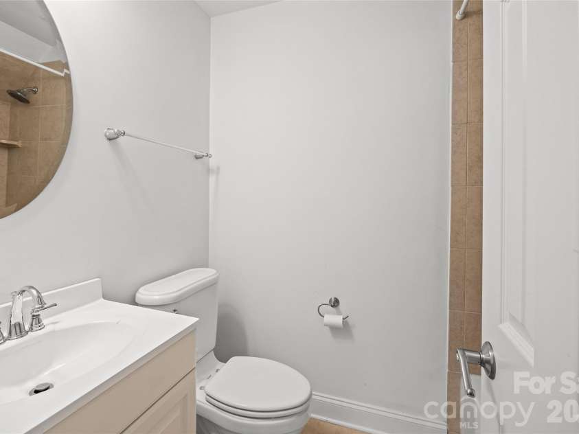 2141 Chatham Avenue, Charlotte, NC 28205.  MLS# CAR4400550, YatesRealty ID 47111. 3rd Floor Full Bath