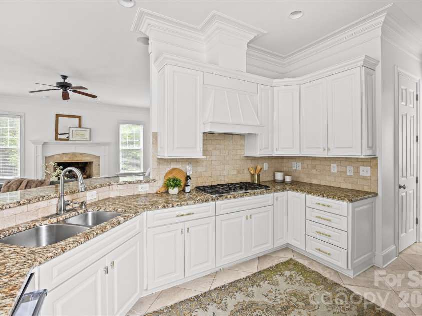 2141 Chatham Avenue, Charlotte, NC 28205.  MLS# CAR4400550, YatesRealty ID 47111. 