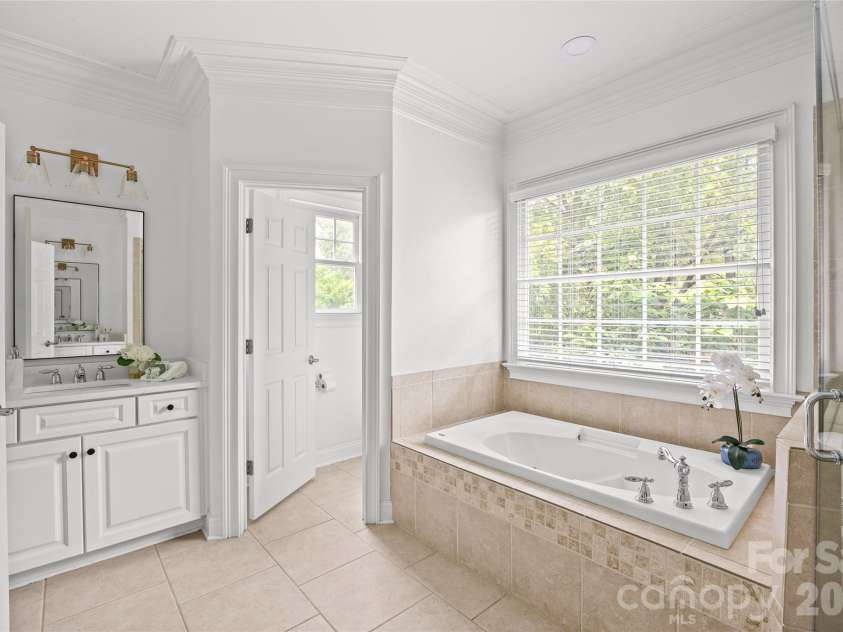 2141 Chatham Avenue, Charlotte, NC 28205.  MLS# CAR4400550, YatesRealty ID 47111. 