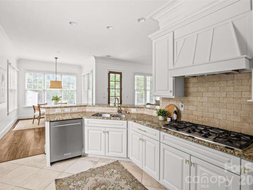 2141 Chatham Avenue, Charlotte, NC 28205.  MLS# CAR4400550, YatesRealty ID 47111. Kitchen