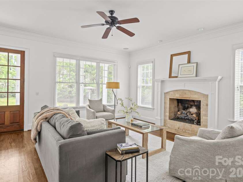 2141 Chatham Avenue, Charlotte, NC 28205.  MLS# CAR4400550, YatesRealty ID 47111. Main Floor Living Room