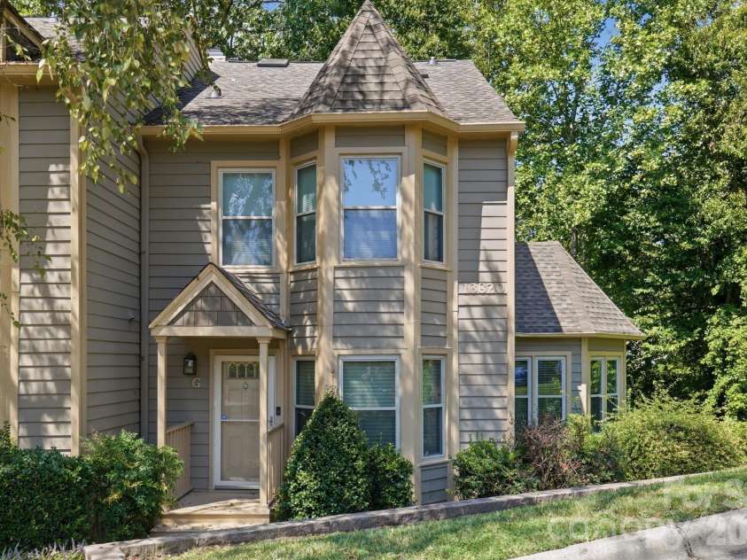 13820 Queens Harbor Road, Charlotte, NC 28278.  MLS# CAR4418333, YatesRealty ID 47112. 