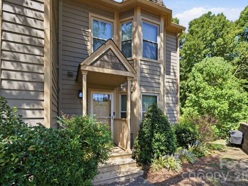 13820 Queens Harbor Road, Charlotte, NC 28278.  MLS# CAR4418333, YatesRealty ID 47112. 
