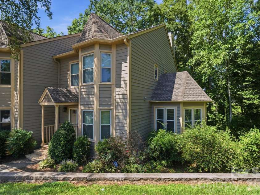 13820 Queens Harbor Road, Charlotte, NC 28278.  MLS# CAR4418333, YatesRealty ID 47112. 