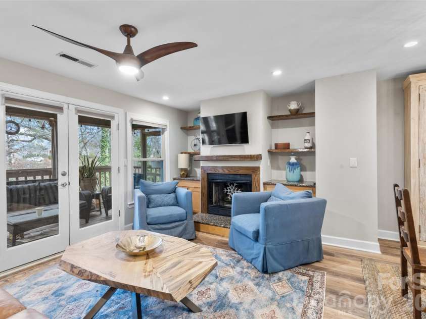 13820 Queens Harbor Road, Charlotte, NC 28278.  MLS# CAR4418333, YatesRealty ID 47112. 
