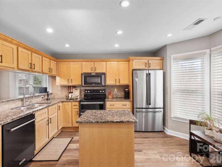 13820 Queens Harbor Road, Charlotte, NC 28278.  MLS# CAR4418333, YatesRealty ID 47112. 