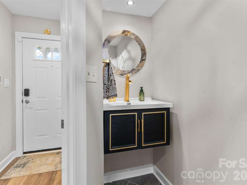 13820 Queens Harbor Road, Charlotte, NC 28278.  MLS# CAR4418333, YatesRealty ID 47112. 
