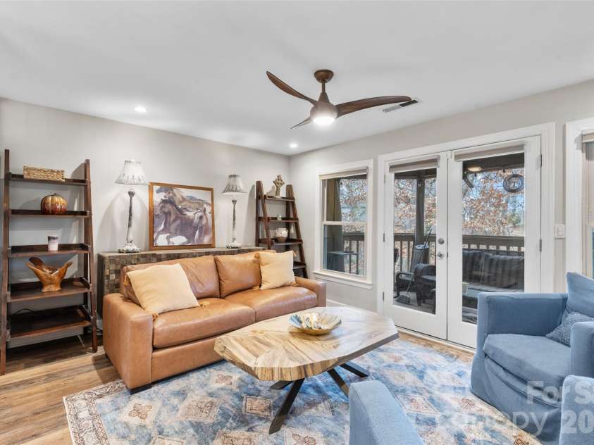 13820 Queens Harbor Road, Charlotte, NC 28278.  MLS# CAR4418333, YatesRealty ID 47112. 