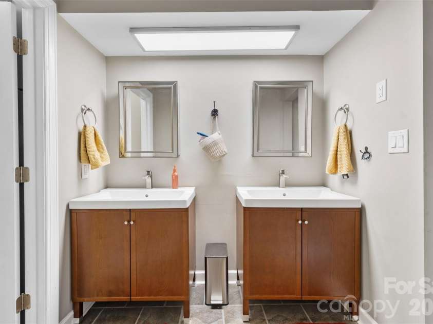 13820 Queens Harbor Road, Charlotte, NC 28278.  MLS# CAR4418333, YatesRealty ID 47112. 