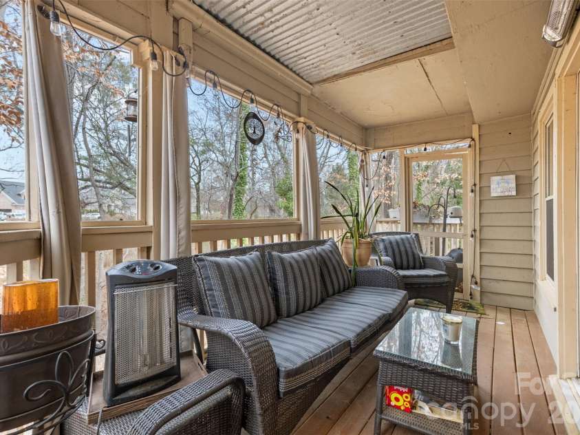13820 Queens Harbor Road, Charlotte, NC 28278.  MLS# CAR4418333, YatesRealty ID 47112. 