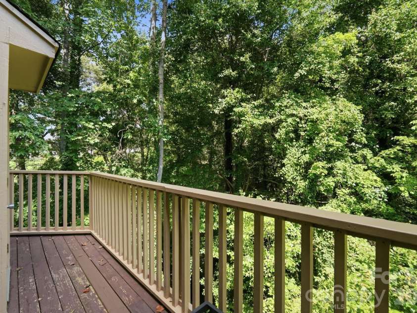 13820 Queens Harbor Road, Charlotte, NC 28278.  MLS# CAR4418333, YatesRealty ID 47112. 