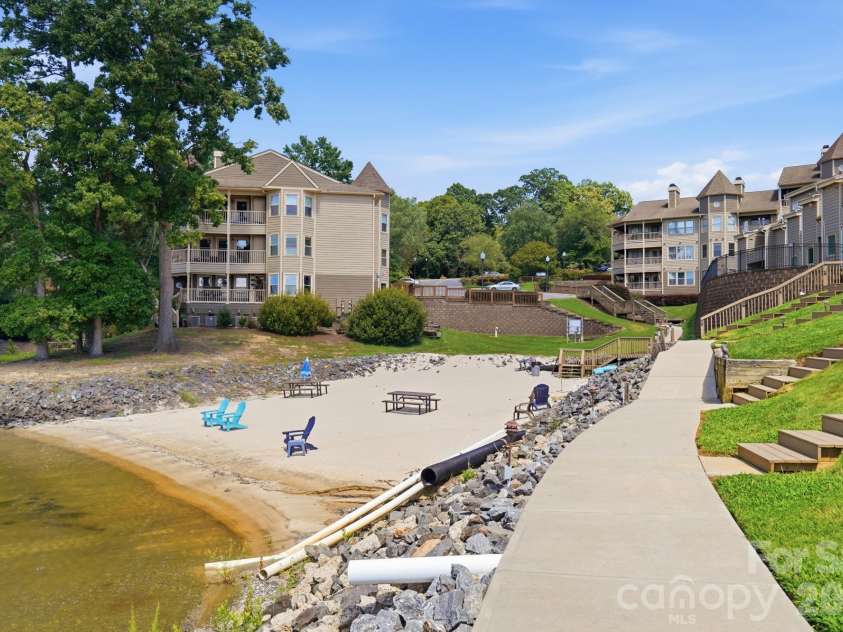 13820 Queens Harbor Road, Charlotte, NC 28278.  MLS# CAR4418333, YatesRealty ID 47112. 
