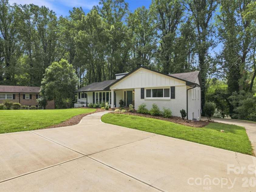 215 Pinehurst Lane, Newton, NC 28658.  MLS# CAR4418066, YatesRealty ID 47113. 