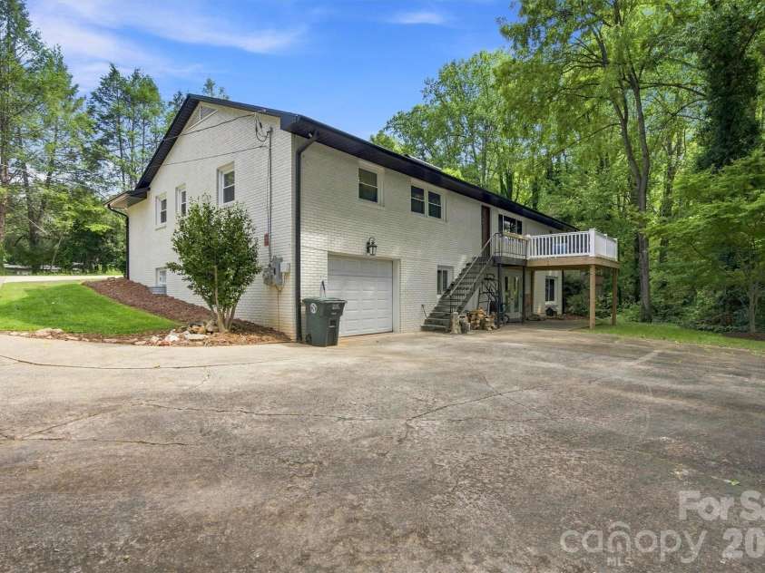 215 Pinehurst Lane, Newton, NC 28658.  MLS# CAR4418066, YatesRealty ID 47113. 