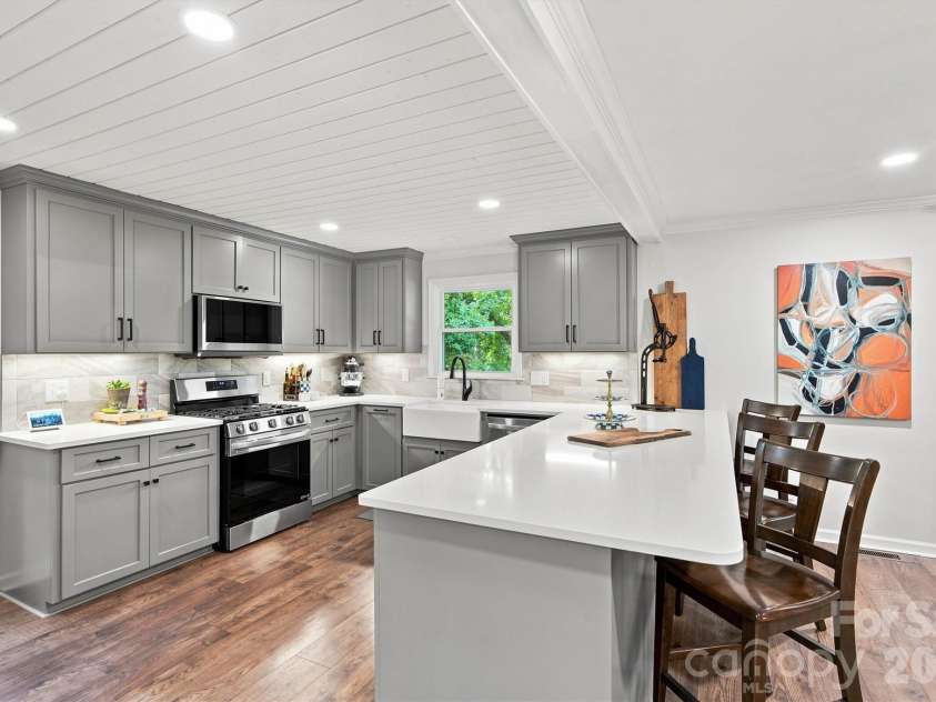 215 Pinehurst Lane, Newton, NC 28658.  MLS# CAR4418066, YatesRealty ID 47113. 