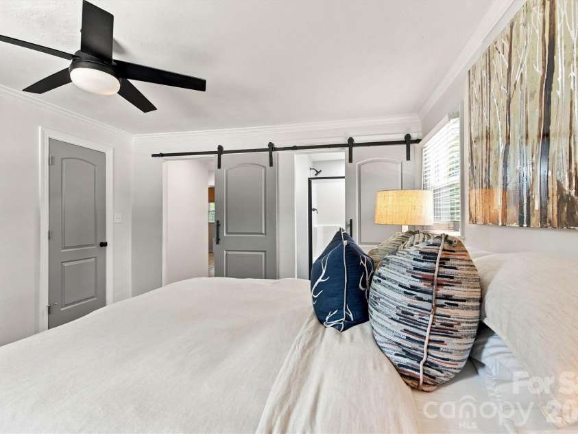 215 Pinehurst Lane, Newton, NC 28658.  MLS# CAR4418066, YatesRealty ID 47113. 