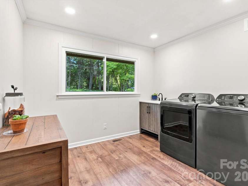 215 Pinehurst Lane, Newton, NC 28658.  MLS# CAR4418066, YatesRealty ID 47113. 