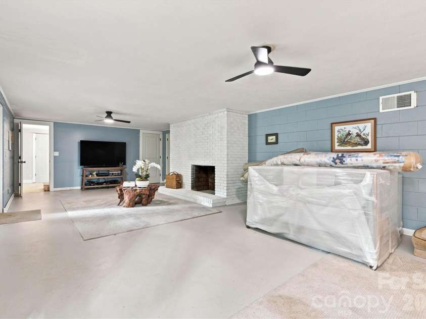 215 Pinehurst Lane, Newton, NC 28658.  MLS# CAR4418066, YatesRealty ID 47113. 