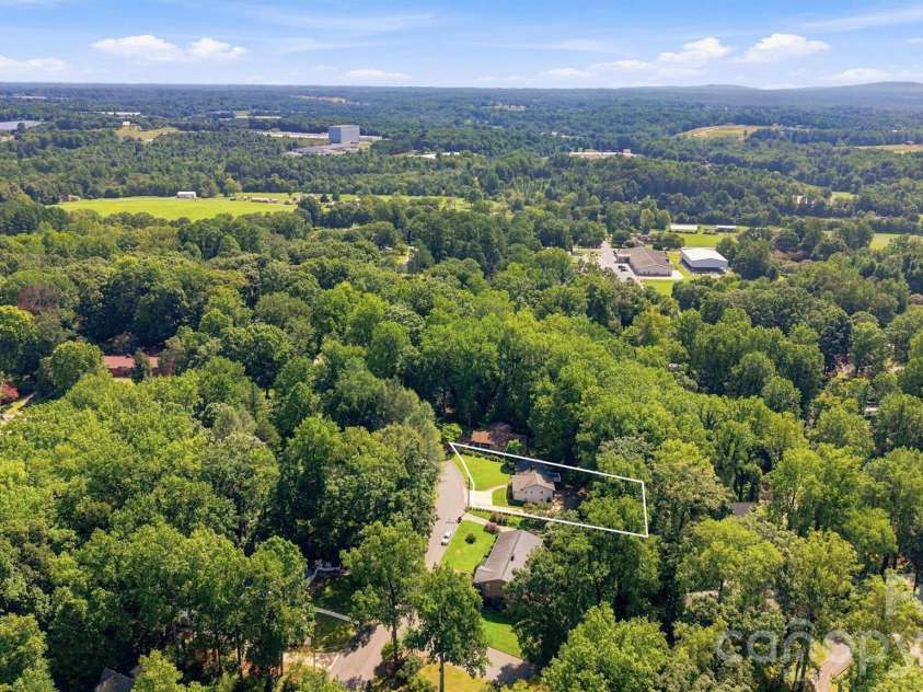 215 Pinehurst Lane, Newton, NC 28658.  MLS# CAR4418066, YatesRealty ID 47113. 